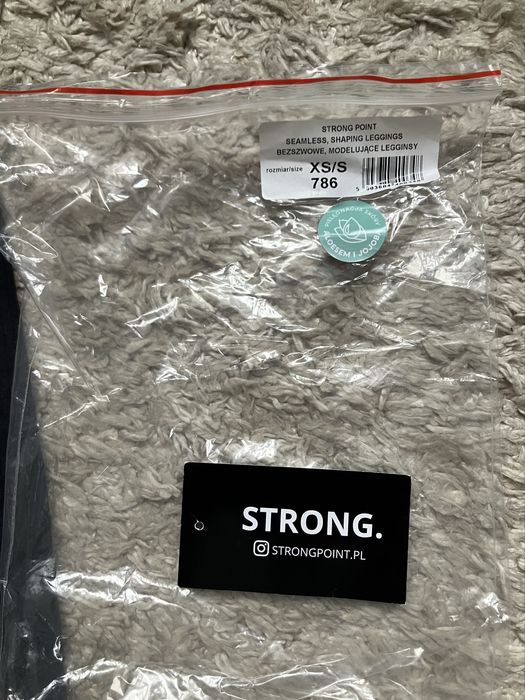 Nowe modelujące legginsy bezszwowe black push up strong point XS/S