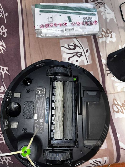 Robot roomba combo i8 ( aspirador e passa o chão tudo sozinho )