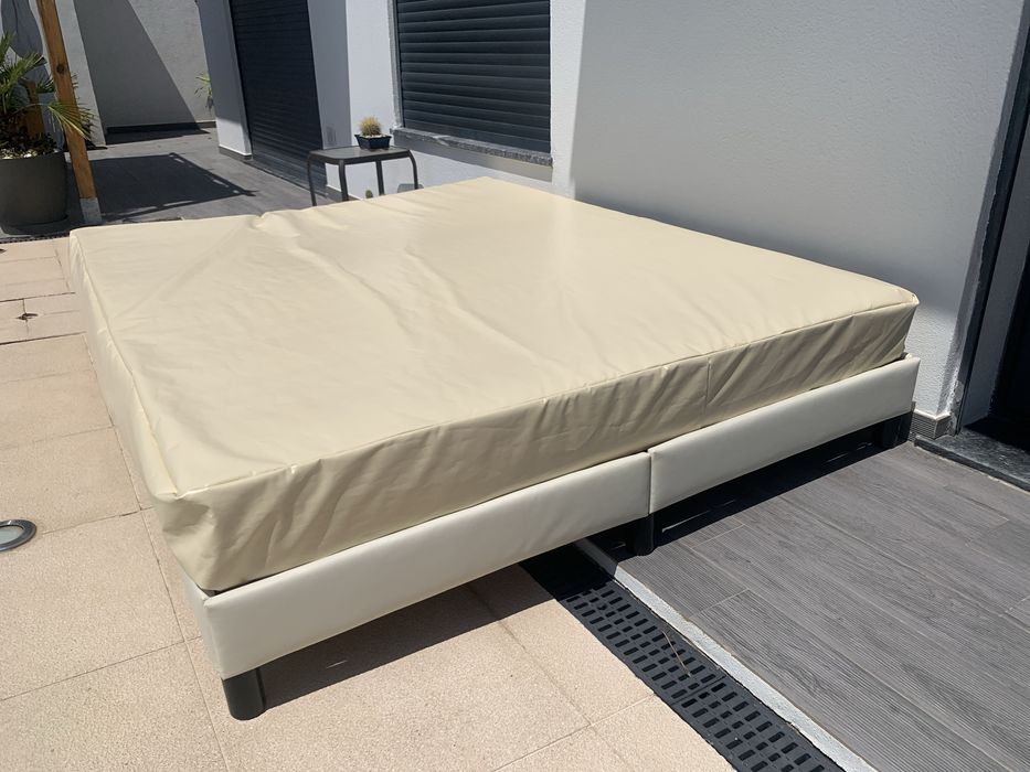 Cama de jardim- estrado, colchão e capa