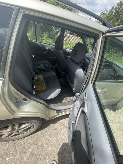 Toyota RAV4 2004 года обмін
