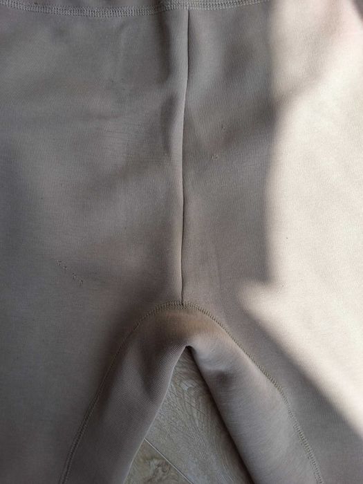Nike Tech Fleece spodnie beżowe FB8002-247