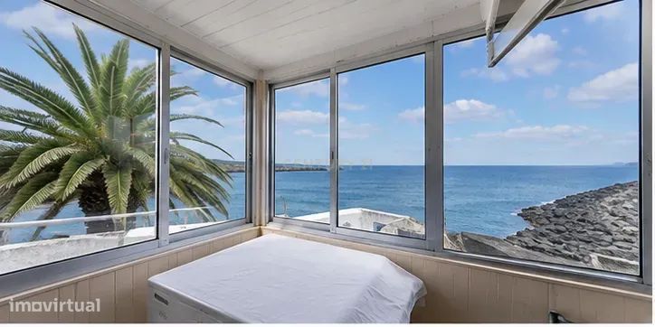Moradia em 1.ª Linha de Mar com Acesso à Praia
