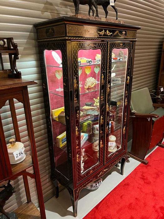 Vitrine Oriental em Ótimo Estado