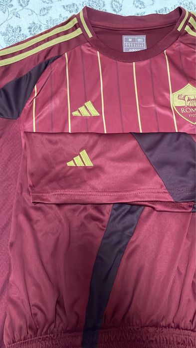 Camisola e calção do Roma