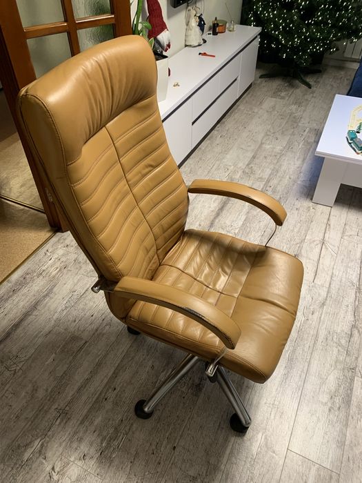 Кресло директорское. Натуральная кожа.