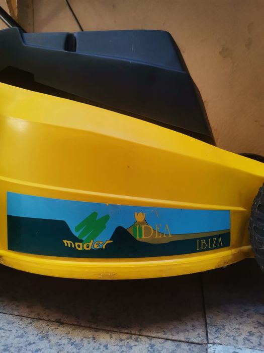 Máquina cortar relva