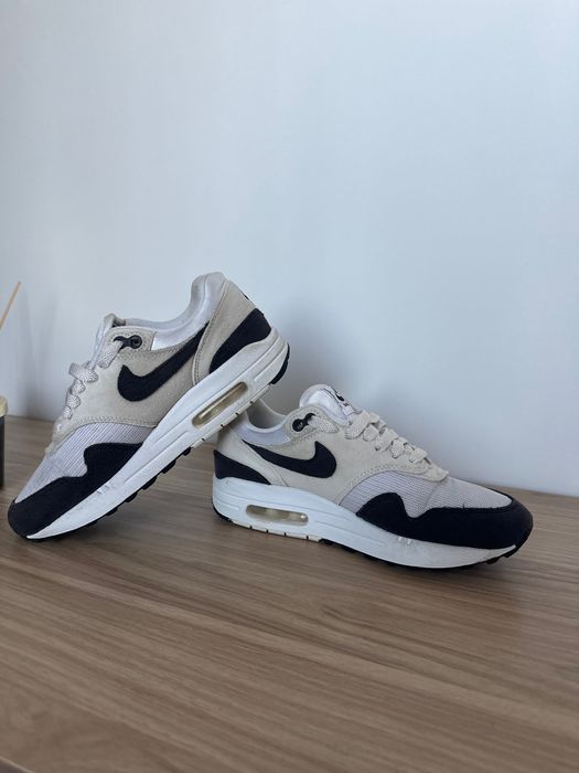 Продаж кросівок Nike