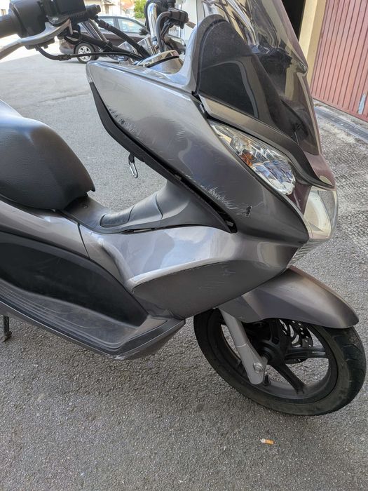 Honda PCX 125cc + Extras (Mala e Capacete Incluídos!)
