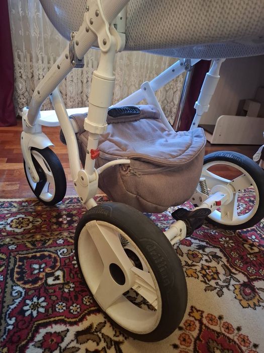 В продаже коляска