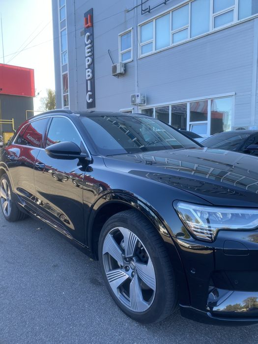 Audi e-rron, 55, 2019