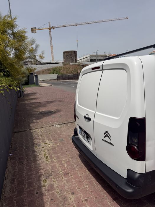 Carrinha Berlingo maxi em muito bom estado 3 lugares