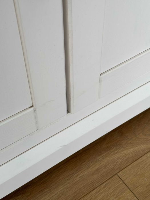 Biała witryna sosnowa | outlet, otarcia, ubicia, taniej o 2200 zł !