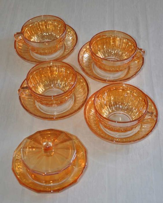 Stare zabytkowe filiżanki. Carnival glass, iryzowane, art-deco