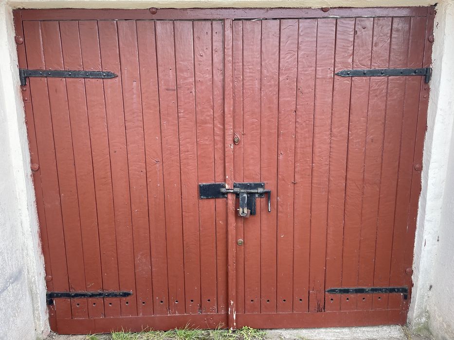 Sprzedam  garaż w zabudowie szeregowej z kanałem