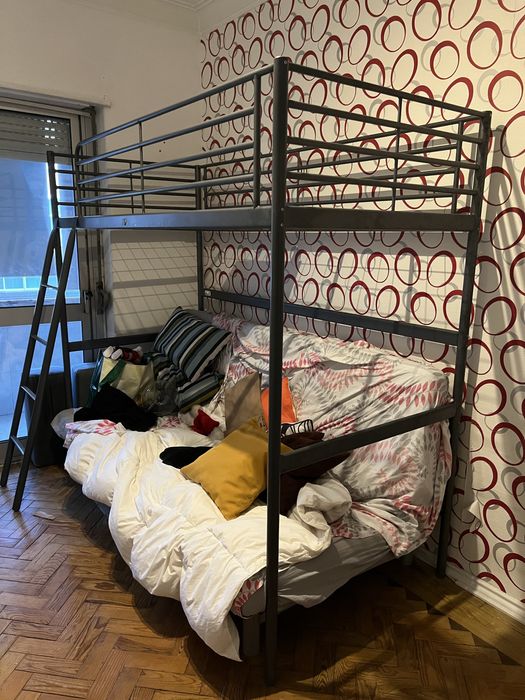 Cama alta ikea Svarta
