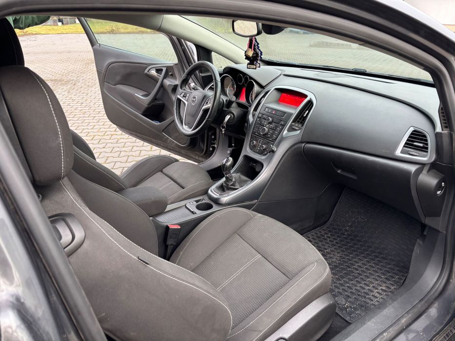 Opel astra J GTC 1.4 140km , LPG