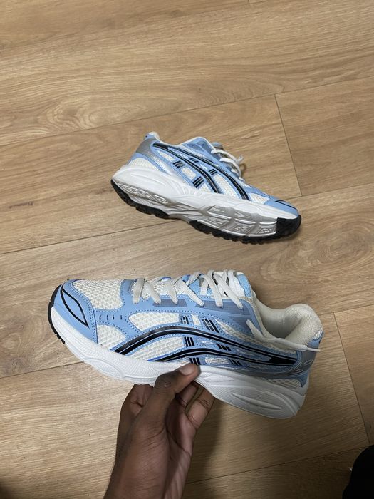 Tenis asics muito novo