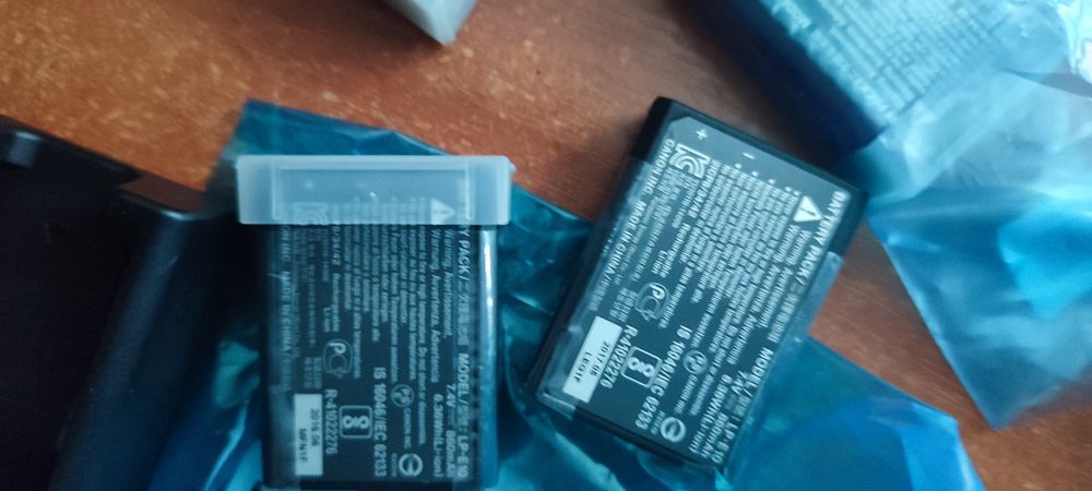 Зарядний пристрій Canon LC-E10C та акумулятор