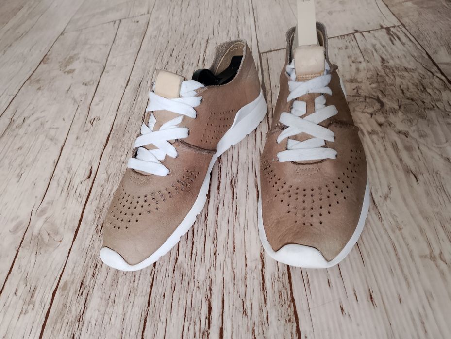 Skórzane sneakersy UGG r.38