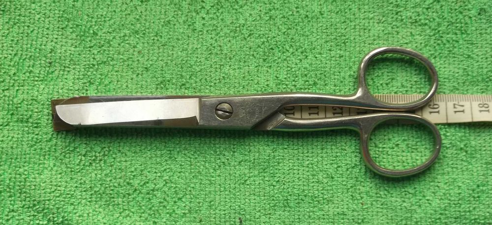 Stare, sygnowane nożyczki Gerlach.