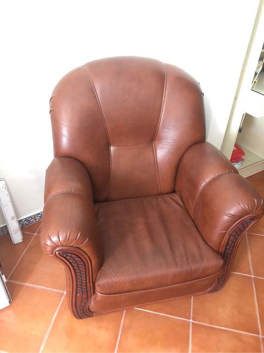 Sofás em Napa (bem conservados e cuidados) 1 sofá cama e 2 poltronas