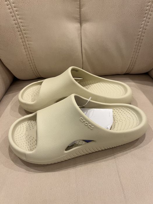 Нові шльопанці Crocs