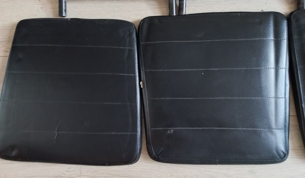 Krzesła czarne 4 sztuki