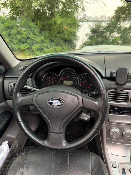 Forester sg5  гарний технічний стан .