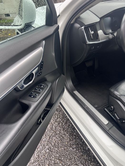 Volvo V90 2.0D  D4 190cv Momentum Geartronic