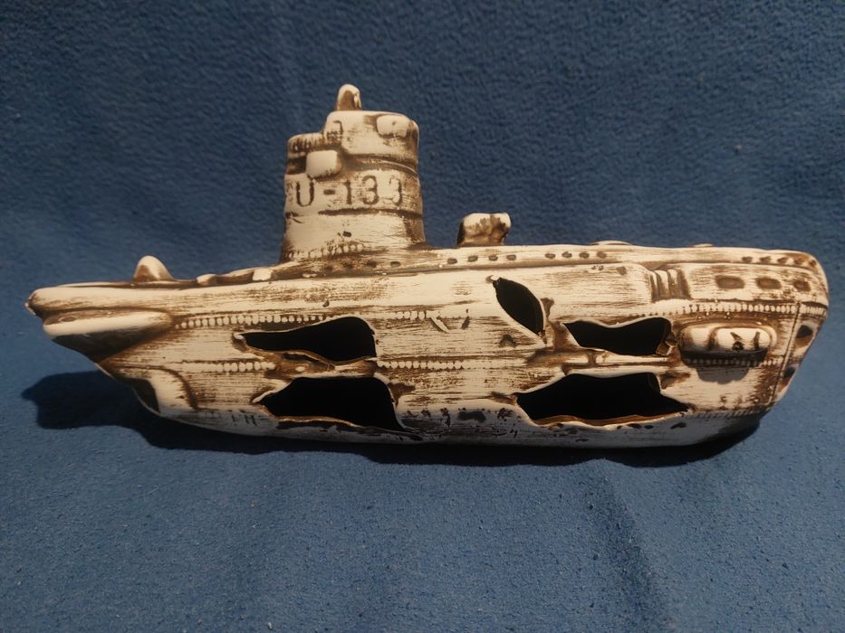 Wrak okrętu. Ozdoba do akwarium.