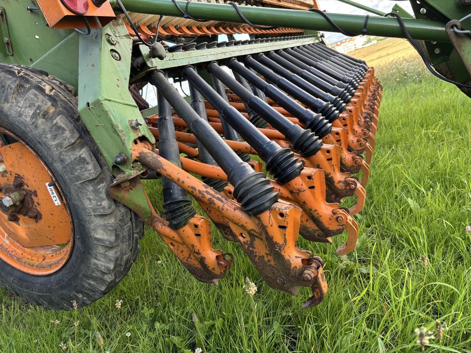 Siewnik Amazone D8-30 Special brona aktywna howard 3m