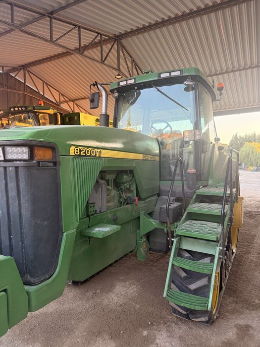 John Deere 8200T
