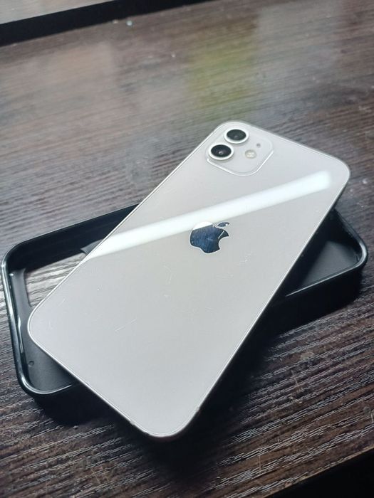 Продам IPHONE 12