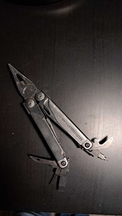 multitool Leatherman Surge black