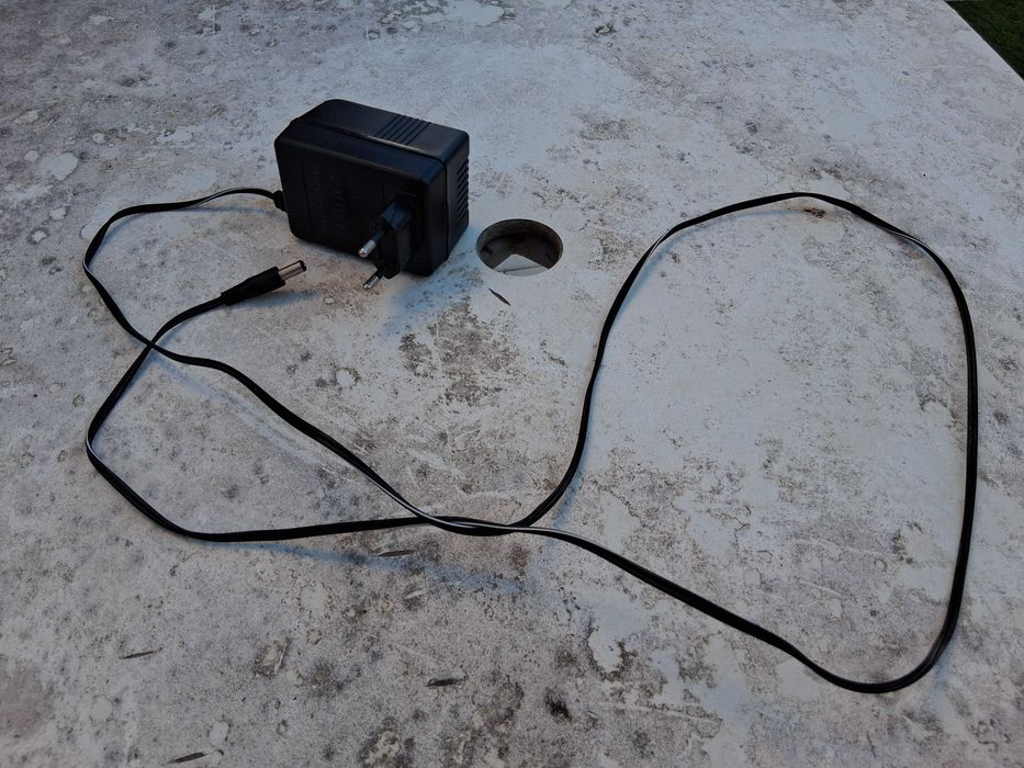 Carro eléctrico 4 rodas para criança avariado