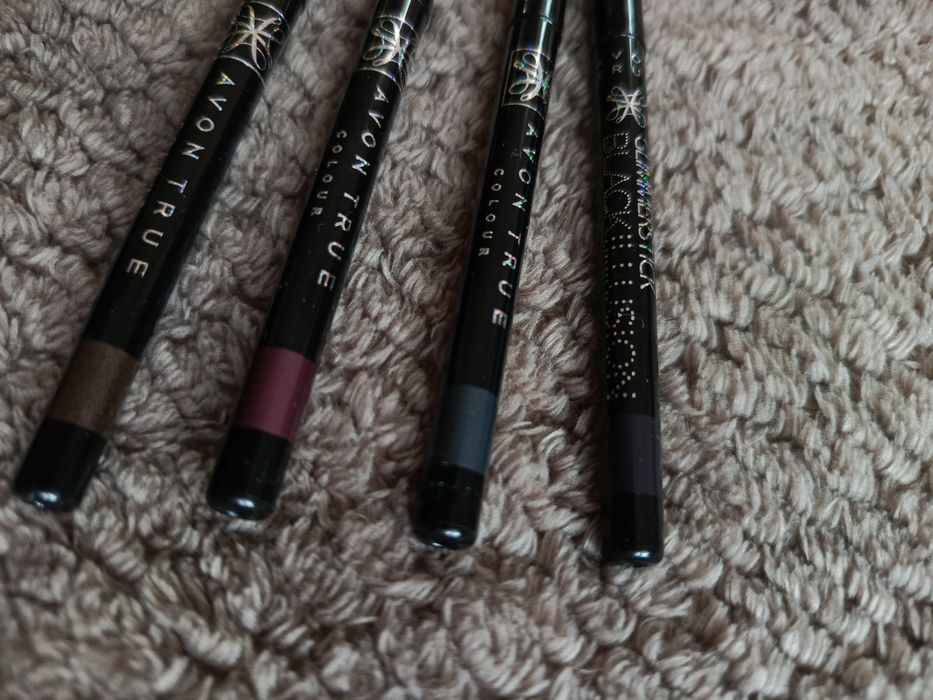Kredki Avon 4szt zestaw