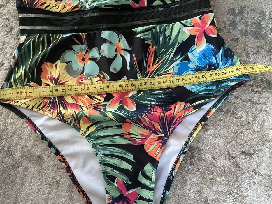 Суцільний купальник