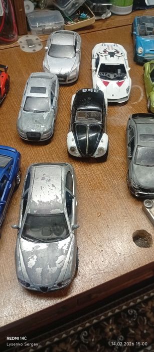 Машинки железные,