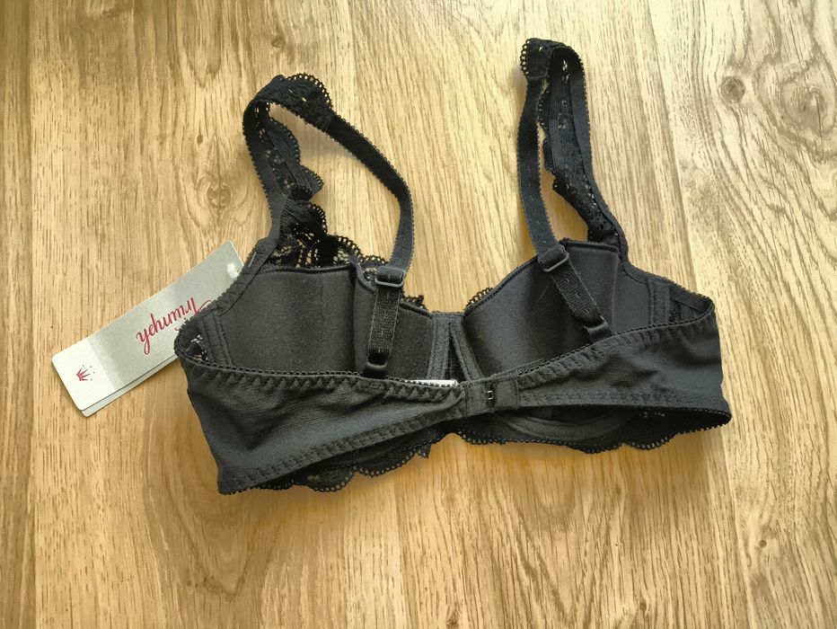 Czarny biustonosz Triumph Amourette, rozmiar 75B