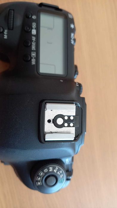 Canon 5D Mark IV com caixa  e 2 baterias