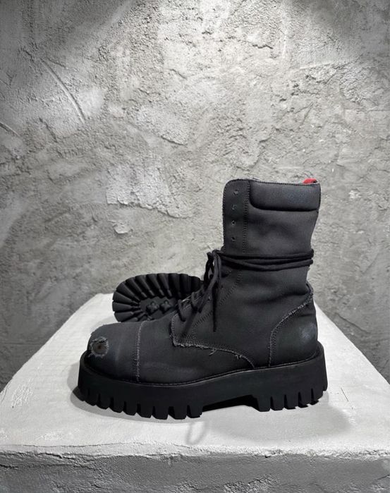 Strike boots 424
