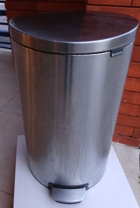 Contentor Brabantia Flatback 30L c/ pedal, inox mate anti-manchas(FPP)