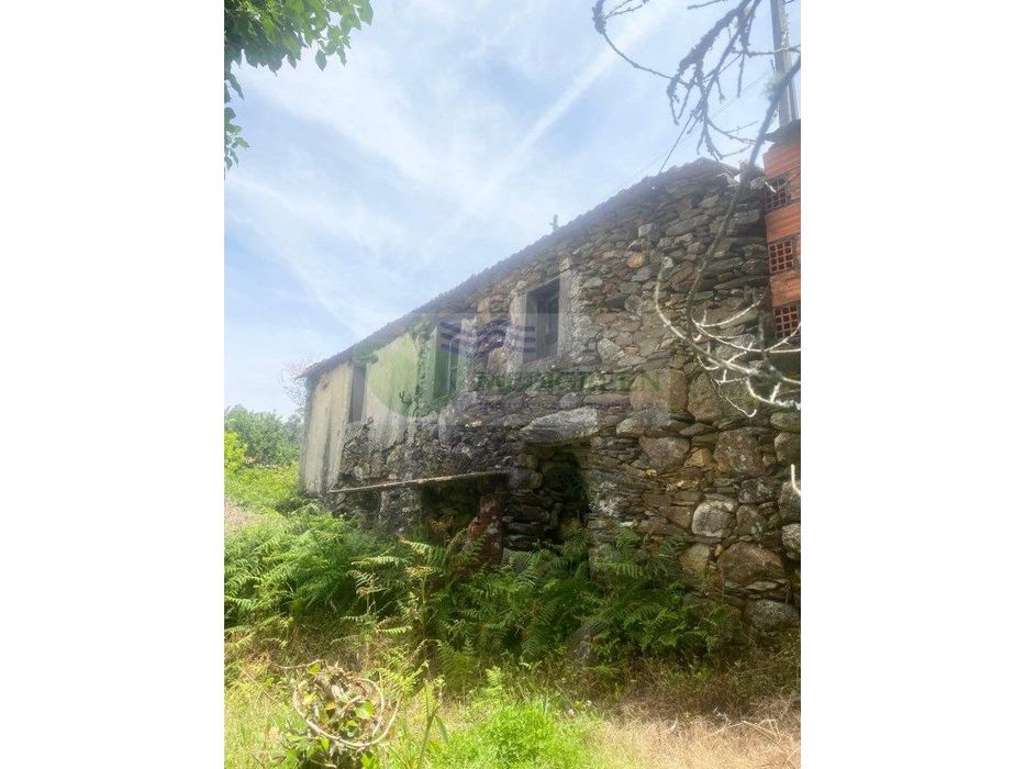 Moradia Em Pedra Para Recuperar