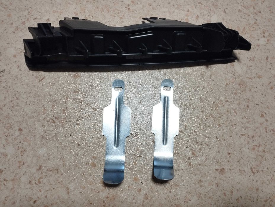 BMW 3 G20 G21 кріплення під фару 63118496142 кронштейн фари лівий 63118496141 правий