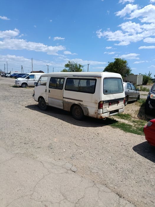 Продам бампер MAZDA E2200 2, 2 дизель