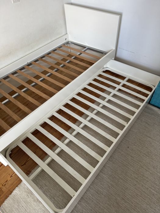 Cama individual de madeira maciça