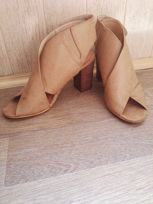 Босоніжки Queen Helena Vera Pelle