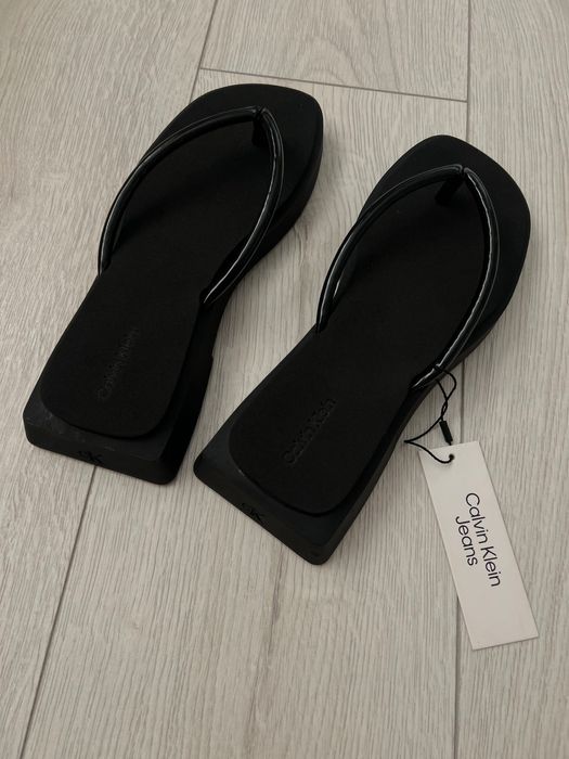 Вʼєтнамки Calvin Klein