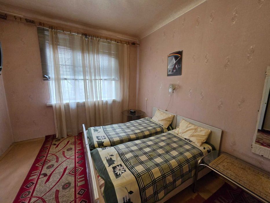 ПРОДАМ 2-КІМН. на пр. Т. Шевченка (центр міста, червона лінія)  (Н)