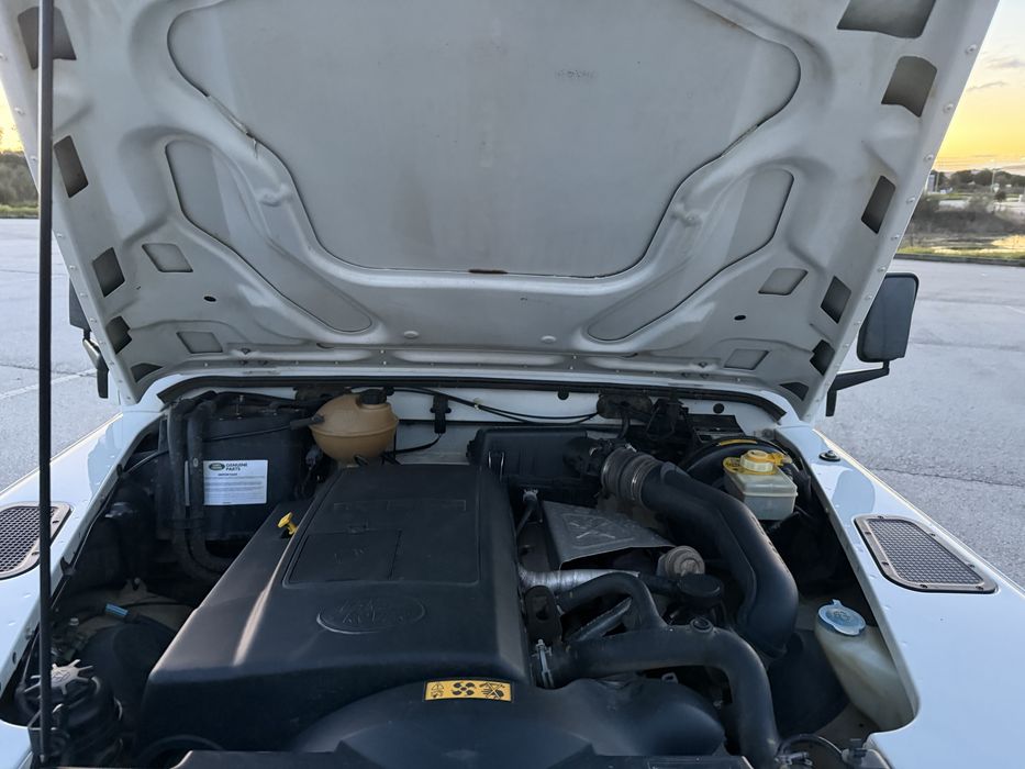 Land Rover Defender TD5 61000kms 2005 1 registo